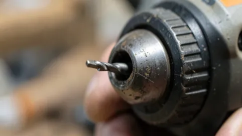 nie mogę wyjąć wiertła z wkrętarki